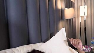 Wow, tá afrodiziakálna opatrovateľka Vanessa Vox dostala tak tvrdé šukanie od Setha Brogana na posteli 😏