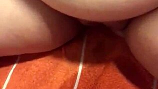 Mokrá piča potrebuje tvrdé vyojebanie a vyliatie spermy