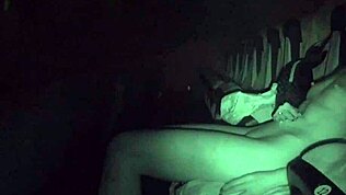 Hei, nähnytkö Jeny Smithin riisuutuvan alasti elokuvateatterissa näin?