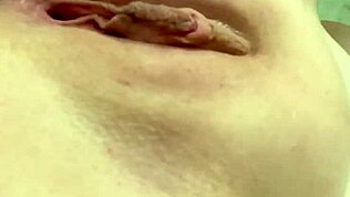 義姉が間違えてWhatsAppに巨乳おっぱい動画送っちゃった！