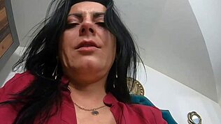 Milfycalla dráždí horkou kompilací močové hry v tomto žhavém preview klipu