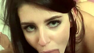 Kaunis kirjastonhoitaja himoitsee ison kyrvän imemistä ensimmäistä kertaa!