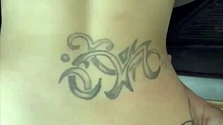 Prostituată zveltă și groasă aplecată pentru futut public și încărcătură de spermă