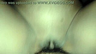 Amigo, frota mi polla hasta que la corrida llene tu coño?