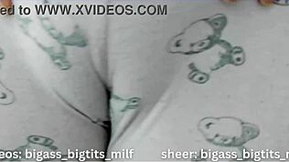 Намазанная маслом ББВ в пижаме трахается раком 😏