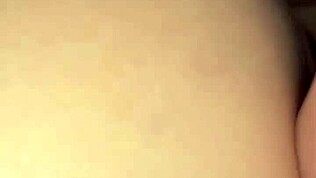 Wanita matang Latina amatur tunjuk faraj tetek bontot dalam video buatan rumah