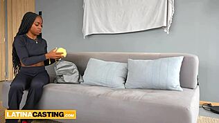 Milfă ebony fit iubește analul după interviu