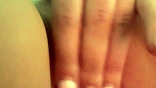 Traşlı amımı okşuyorum o kadar ıslak ve güzel