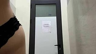 فتاة 18+ تحصل على أنال في العام مع ألعاب