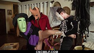 ثلاثة إخوة بالزواج دايما يلعبون مع أخت زوجية في ألعاب هاردكور جامحة