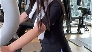 Hei! Se denne energiske japanske jenta gå amok på hotellromvideo!