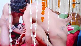 wow! desi vastanaine starsudipa panetaan varkaan kanssa villissä kolmisessa hindi-äänellä ennen miestään.