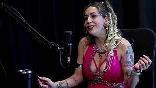 Julia Fontanelli v gangu s průsvitnou červenou