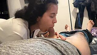 Potrebujem, da mi napolniš usta s svojo vročo spermo, očim, upogni me zdaj!