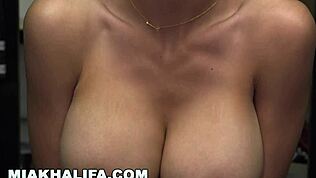 ميا خليفة - جولة بطيئة في جسم ميا العربي الرائع!