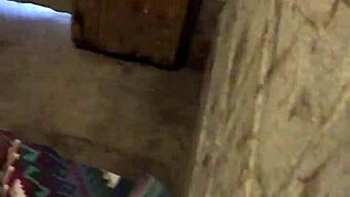 Kijk deze dikke kont neergebeukt door grote zwarte pik