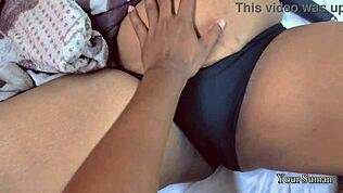 Chachi Ji prende il cazzo grosso del nipote nella sua fica pelosa