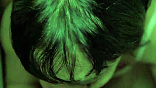 Brutálny deepthroat a divoký anal s mojou horúcou dievčinou