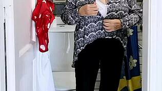 할머니 마리아올드를 화장실에서 엿보는 하루, 저녁 재미