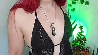 好奇心旺盛なラティーナ赤毛美女、アナル探索の実践ガイドをPOVの汚い話とオナニーでシェア