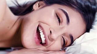 Victoria Voxxx křičí při interracial masturbaci.