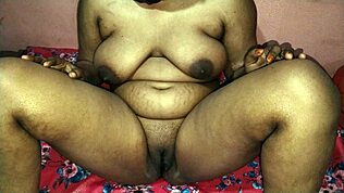 Øjenbind sexspil bliver intenst med indisk bhabhi og hendes veninde