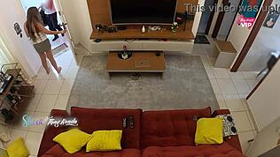 Uartig latina milf blinker patter og sutter bud på orgasme