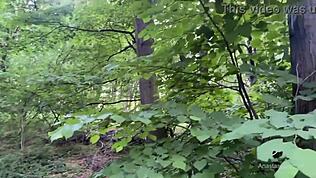 Naključni tip mi da kurca za tvegano sesanje na prostem na prostem