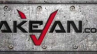 Novata joven se corre en el último segundo para la garganta profunda dura de Mea Melone