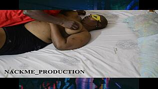 롤플레이에서 빅 엉덩이로 임대료 요구하는 집주인