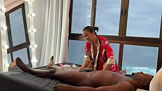 Masáž s happy endem v obchodě, Safado stříká dovnitř