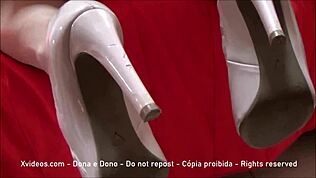 내 순종적인 아내가 집에서 만든 비디오로 거대한 엉덩이 자랑해