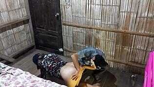 Mačeha srka seme 18-letnega pastorka med moževim porno krizo, resničen domači seks mačeha niče pastorka