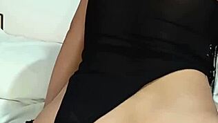 Velká prdel kolumbijská žena se masturbuje, třese prdelí a vyvrcholí pro tebe!
