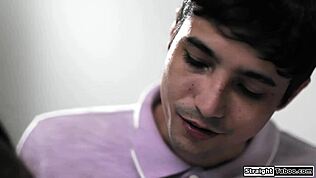 बड़ी छातियों वाली टीचर के सौतेले बेटे को ग्रेड्स के लिए टीन चोदती है