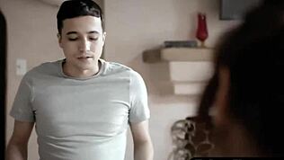 Fiii vitregi răi au grijă de mama vitregă deprimată - penetrație dublă matură