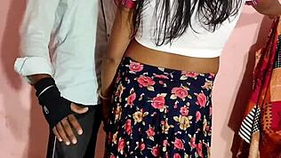 jeg bøjede denne desi tykke bhabhi forover i hotelværelset til interracial fisse-knepning
