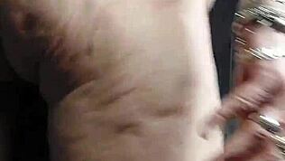 Loira alemã vadia fode buceta peluda com pepino