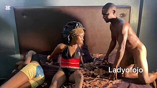 Vera zice că sora ei vitreagă slabă Sarah dormea când a venit pula aia uriașă s-o fută