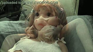 カミーユがセクシーファックドールで撮影モデル