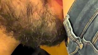 Jag älskar den här latinans navel under massage!