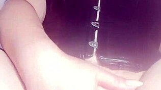 mi madrastra es mi puta, dejo dinero y masturba su culo y coño gritando mi nombre