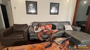 בלונדינית קטנטונת Subgirl0831 מקבלת זרע בפנים מזין ענק של רומא מייג'ורס.