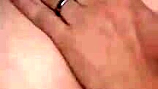 Mira a esta gordita cachonda con tetas grandes y culo gordo follada rico por su pareja