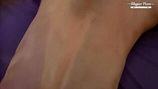 Мала Натали Голд добија анално јебање снажно са дубоким грлом и кремпајем