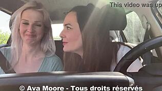 Mecs Chanceux Première Pipe par Deux Blondes au Bord de la Route