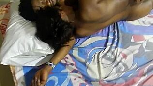 Evde azgın üvey abimle sert sikişe girdik