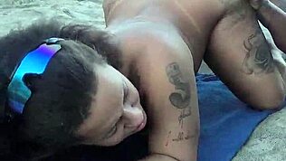 Srečal sem seksi kratko debelčico na nudistični plaži in glej kaj se je zgodilo!