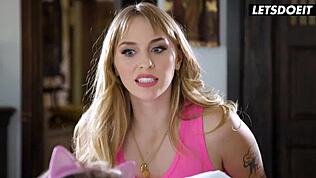 Тийн геймър момичета мамят в лесбийска афера.