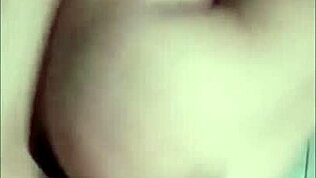 夫が畑仕事中インドネシア叔母が超発情！